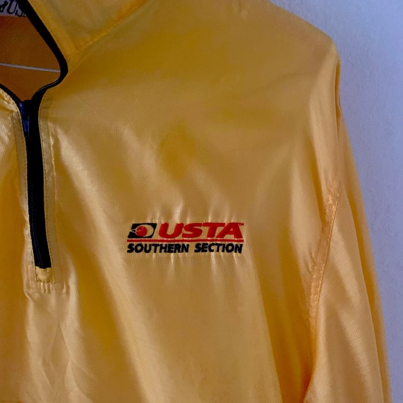 Nice nylon pullover. Zip with draw string bottom. - Picture 7 of 8